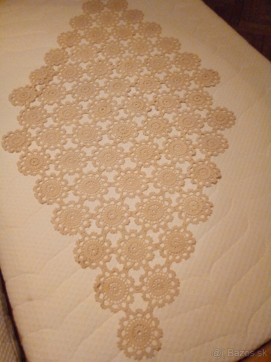 Ručne vyšívané obrusy 3 - 12