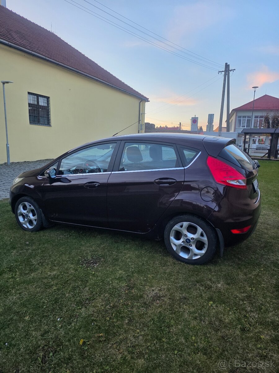 FORD FIESTA 1.25 60KW RV 11/2011 naj 103tkm TOP STAV - 12