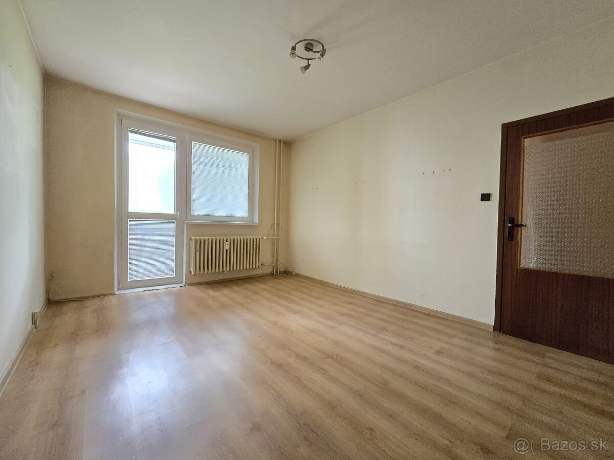 3 izbový byt s loggiou v centre Revúcej, ul. T. Vansovej - 12