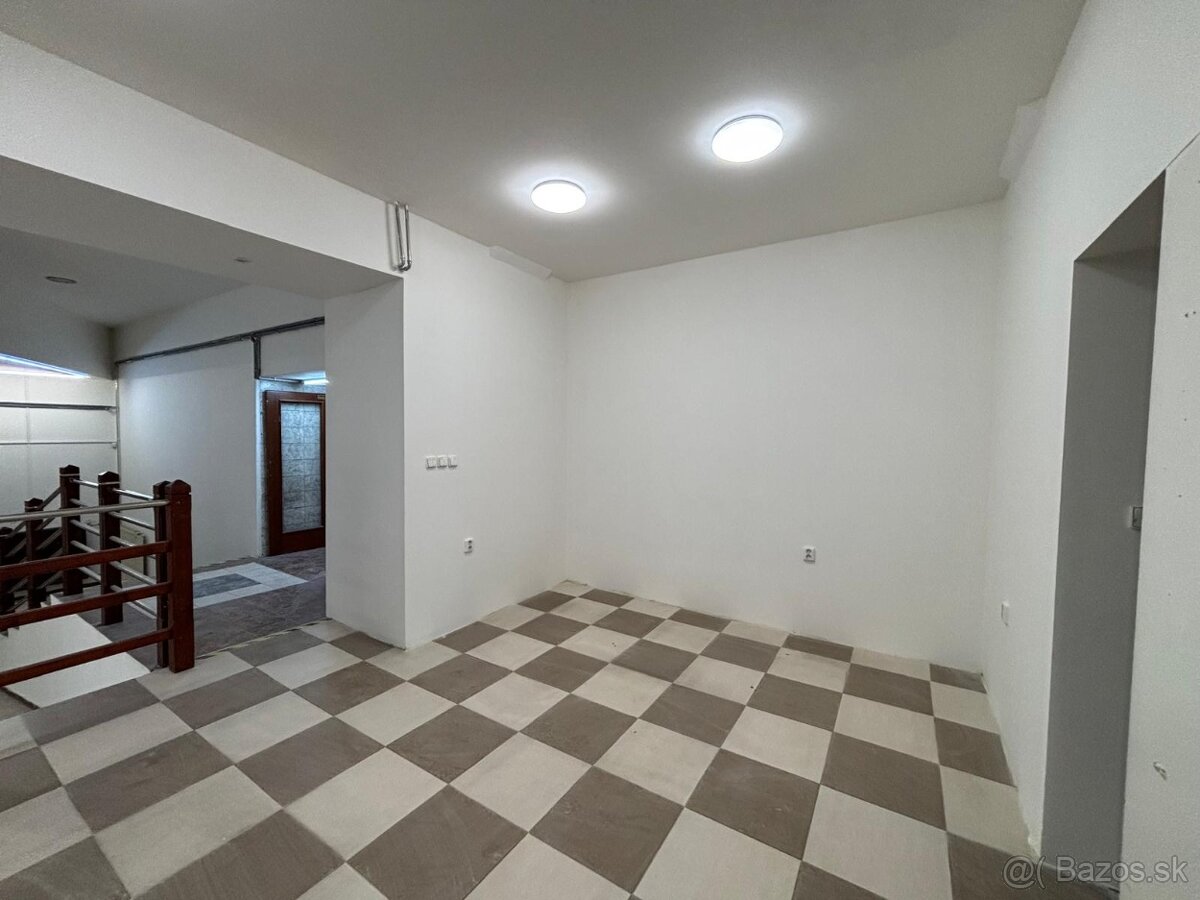 Ponúkame na prenájom obchodný priestor v centre Poprade - 12