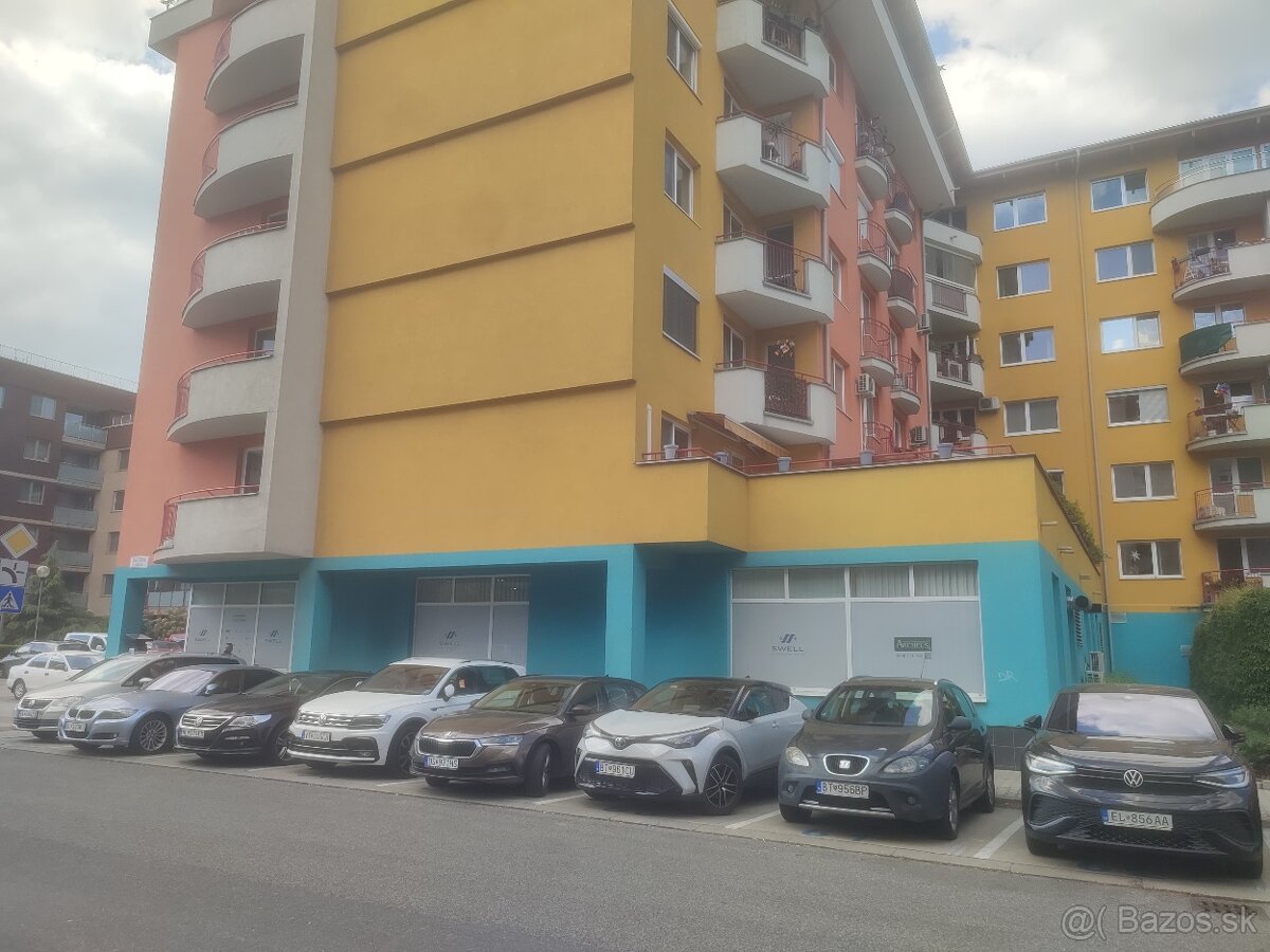 NA PREDAJ - Obchodný/Kancelársky priestor - Bratislava - 12