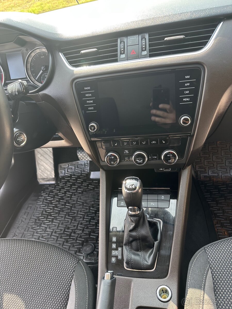 Škoda octavia combi scout - 12