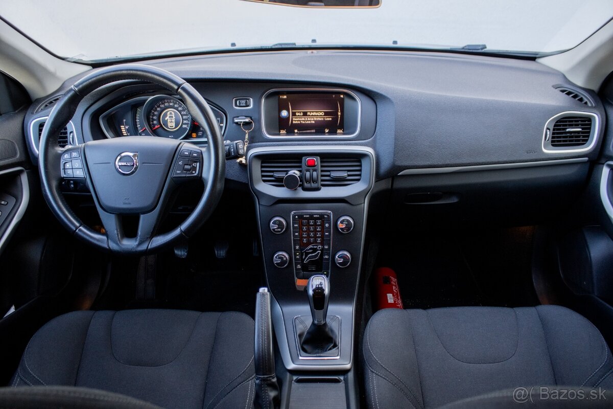 Volvo V40 D2 2.0L 88kW MT/6 2018 - 12