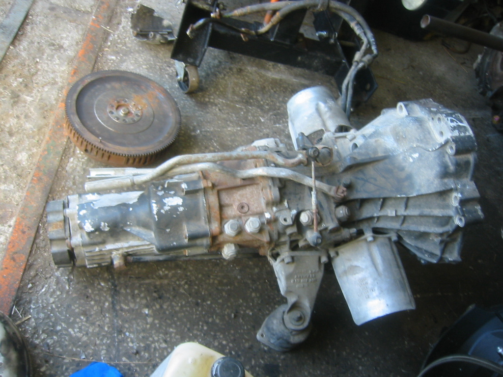 AUDI S8 D2 4.2 250kw - manuál + tiptronic - díly z vozidla - 12