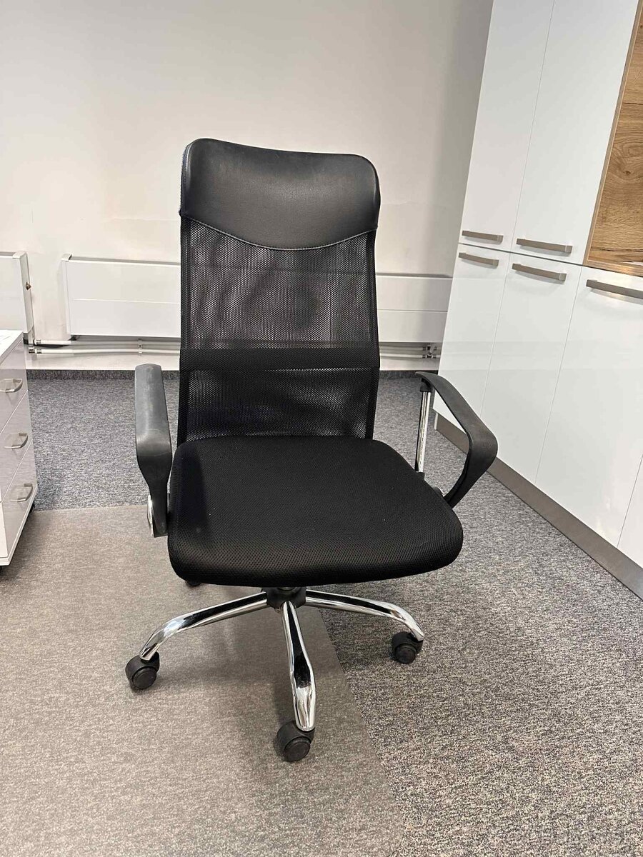 PREDÁME KANCELÁRSKY NÁBYTOK - 12