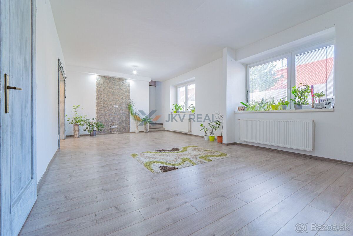 3D Obhliadka Veľký RD s bazénom priamo v Nových Zámkoch - 12