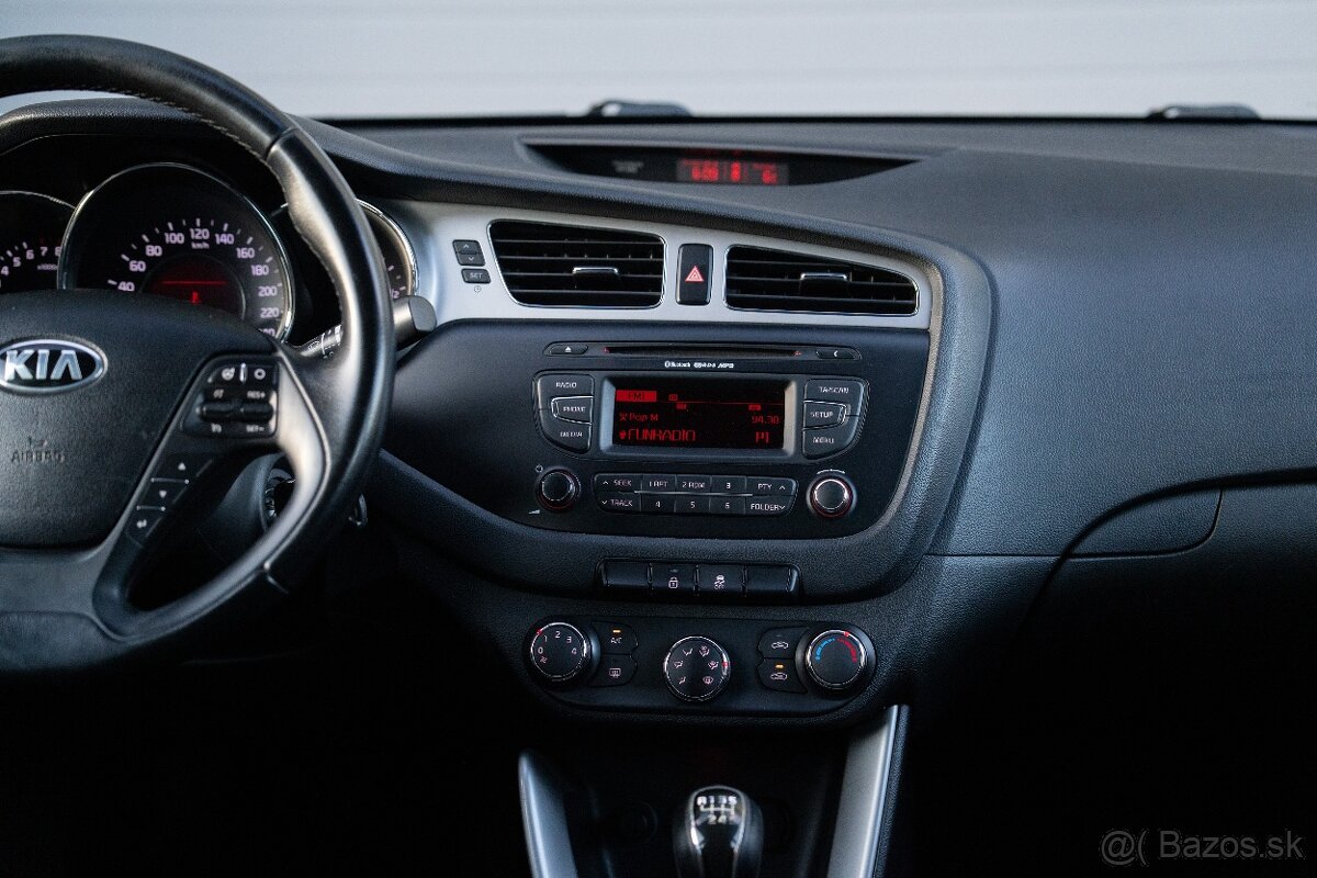 Kia Ceed 1.4i M6, SR - TOP stav - 12