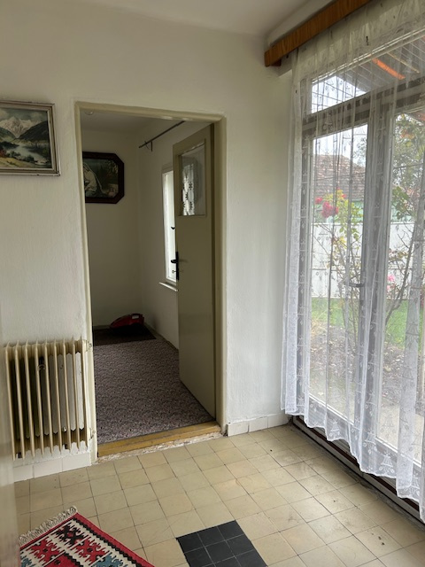 Na predaj: Rodinný dom s veľkým pozemkom v pokojnej lokalite - 12