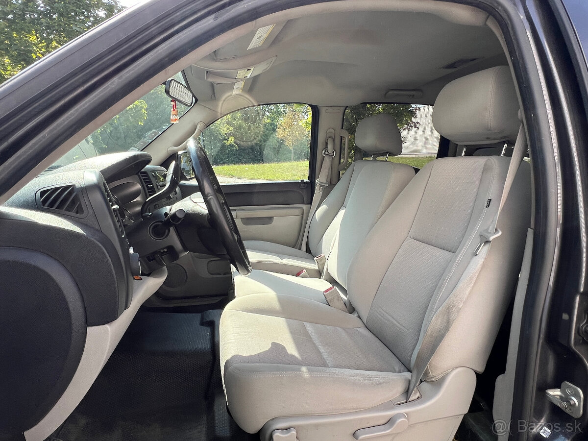 Chevrolet Silverado 5.3 V8, 4x4, LPG, 97 500 km, tažné 3.5t - 12