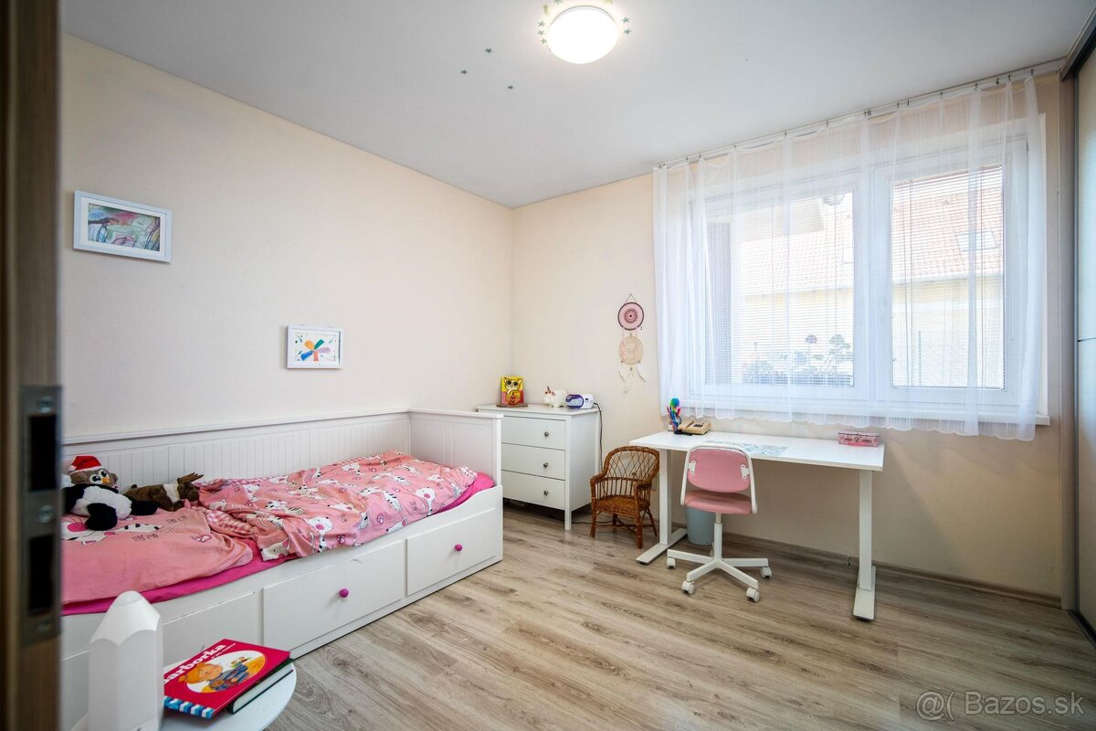 Moderný 6-izbový rodinný dom s veľkou záhradou, altánkom a b - 12