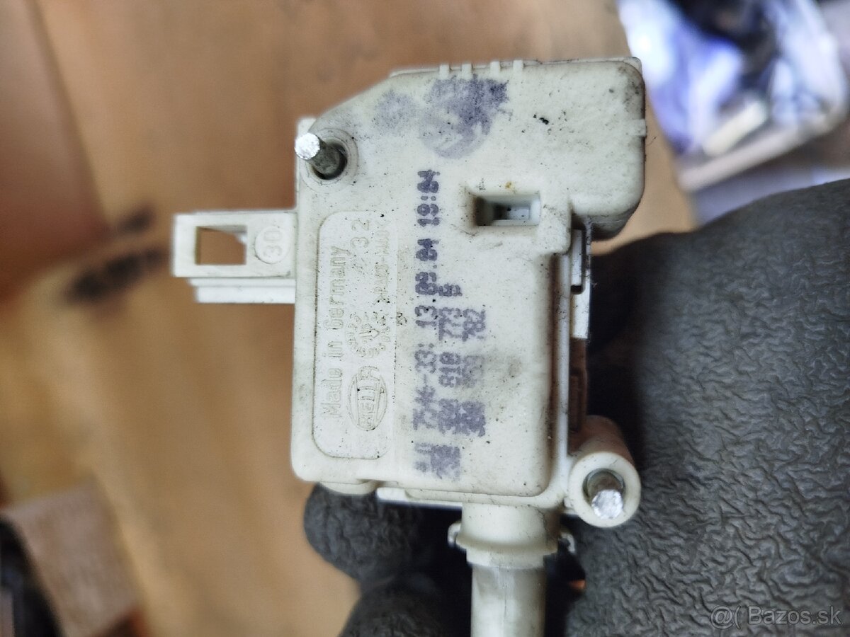 Zámky Passat B5.5 - 12