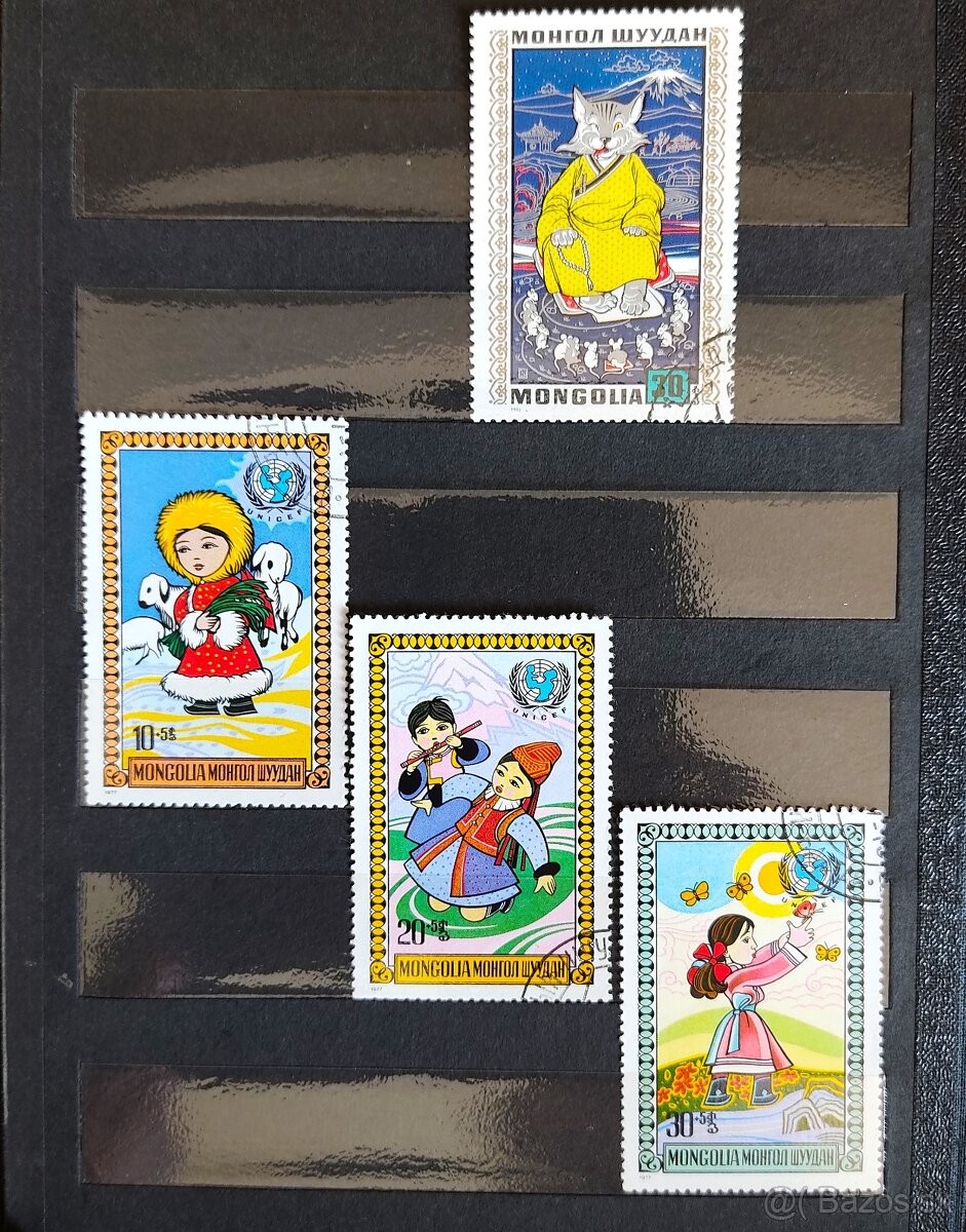 Poštové známky + album - 12