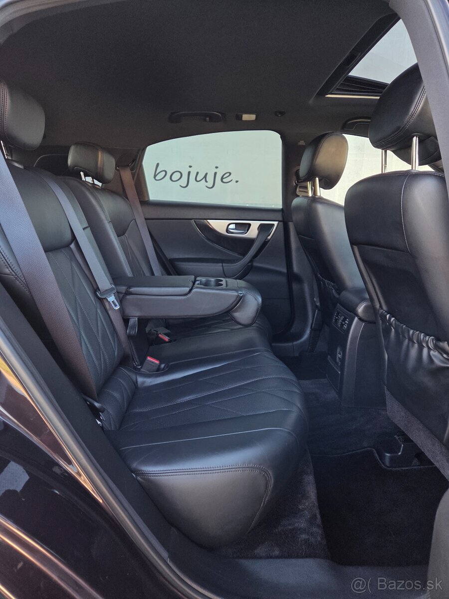 Infiniti QX70 S - 12