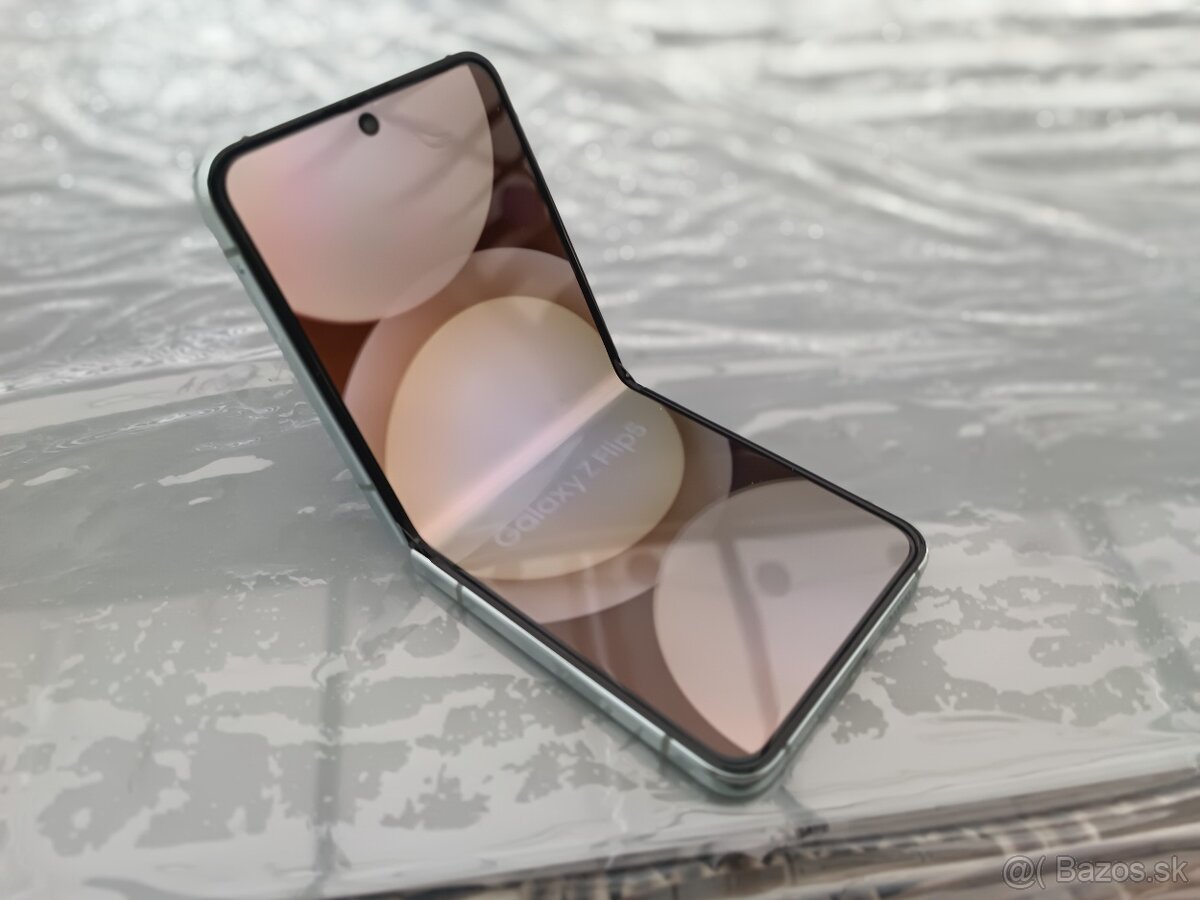 DEMO - Nový Samsung Z Flip 5 - SM - F731B - POZOR DEMO - 12