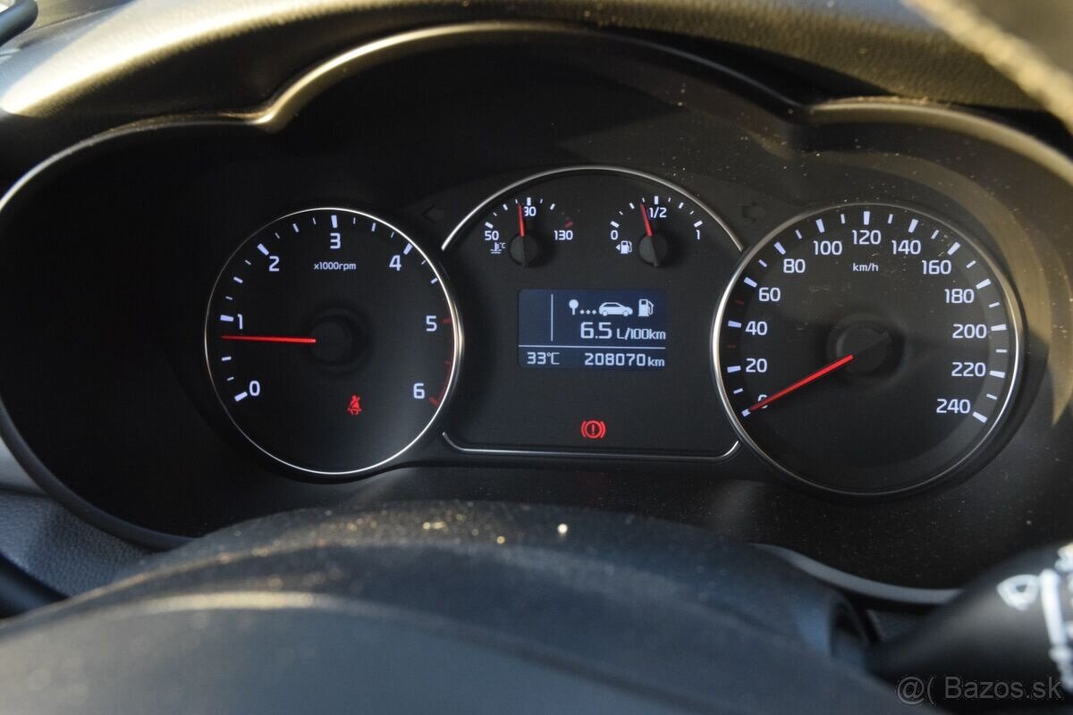 KIA Carens - 12