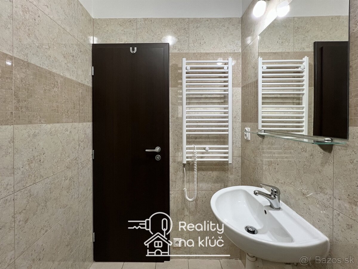 Na predaj zariadený 2-izbový apartmánový byt s balkónom - 12