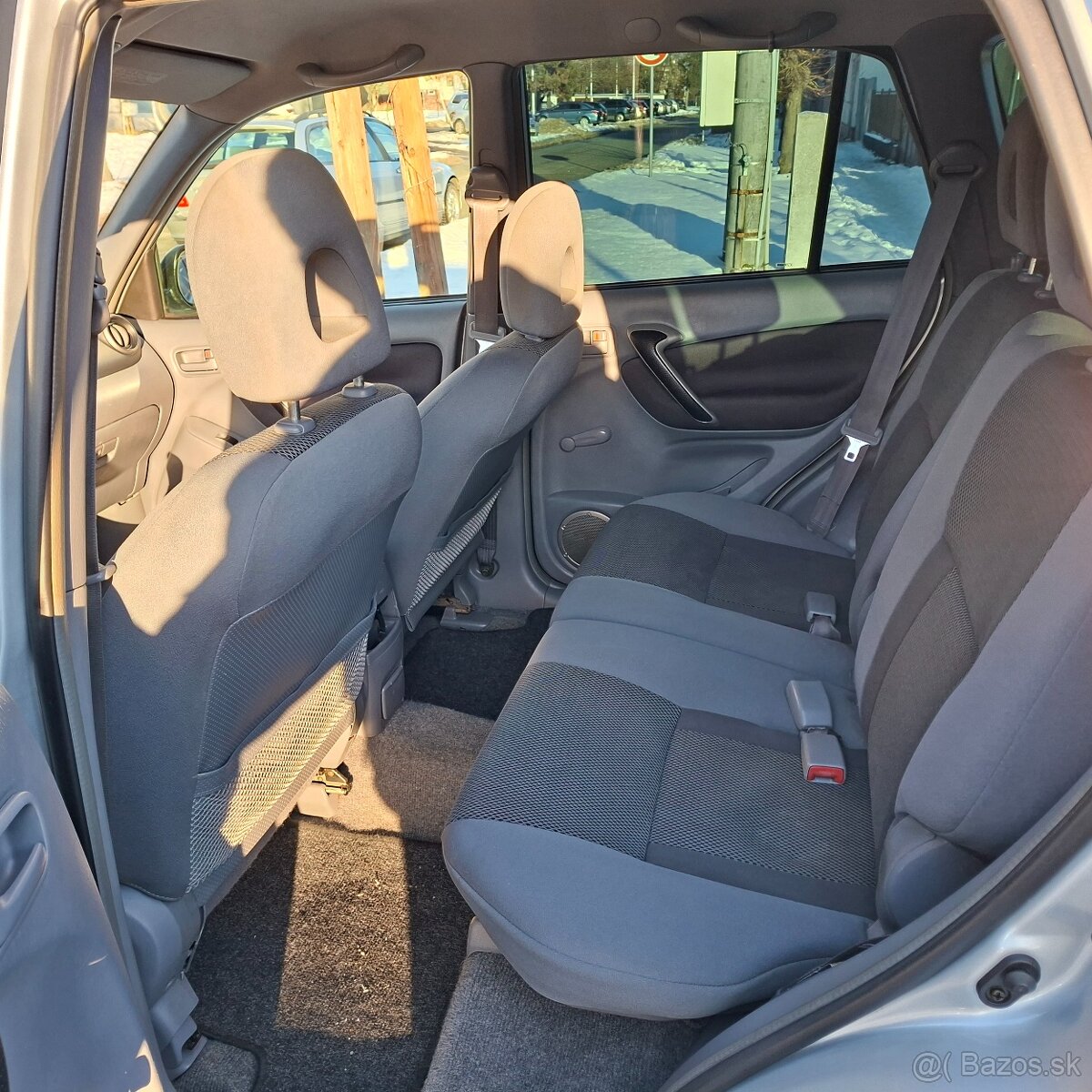 Toyota RAV4 1.8 VVTi 5D benzín - 12