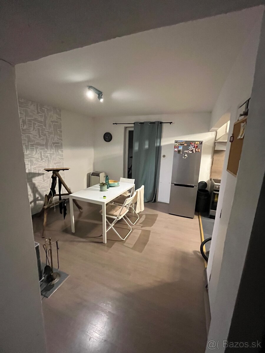 Predám 4-izbový rodinný dom v obci Veľké Zálužie - 12