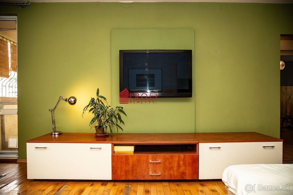 REZERVOVANÉ: Ponúkame na predaj priestranný 4izbový byt v po - 12