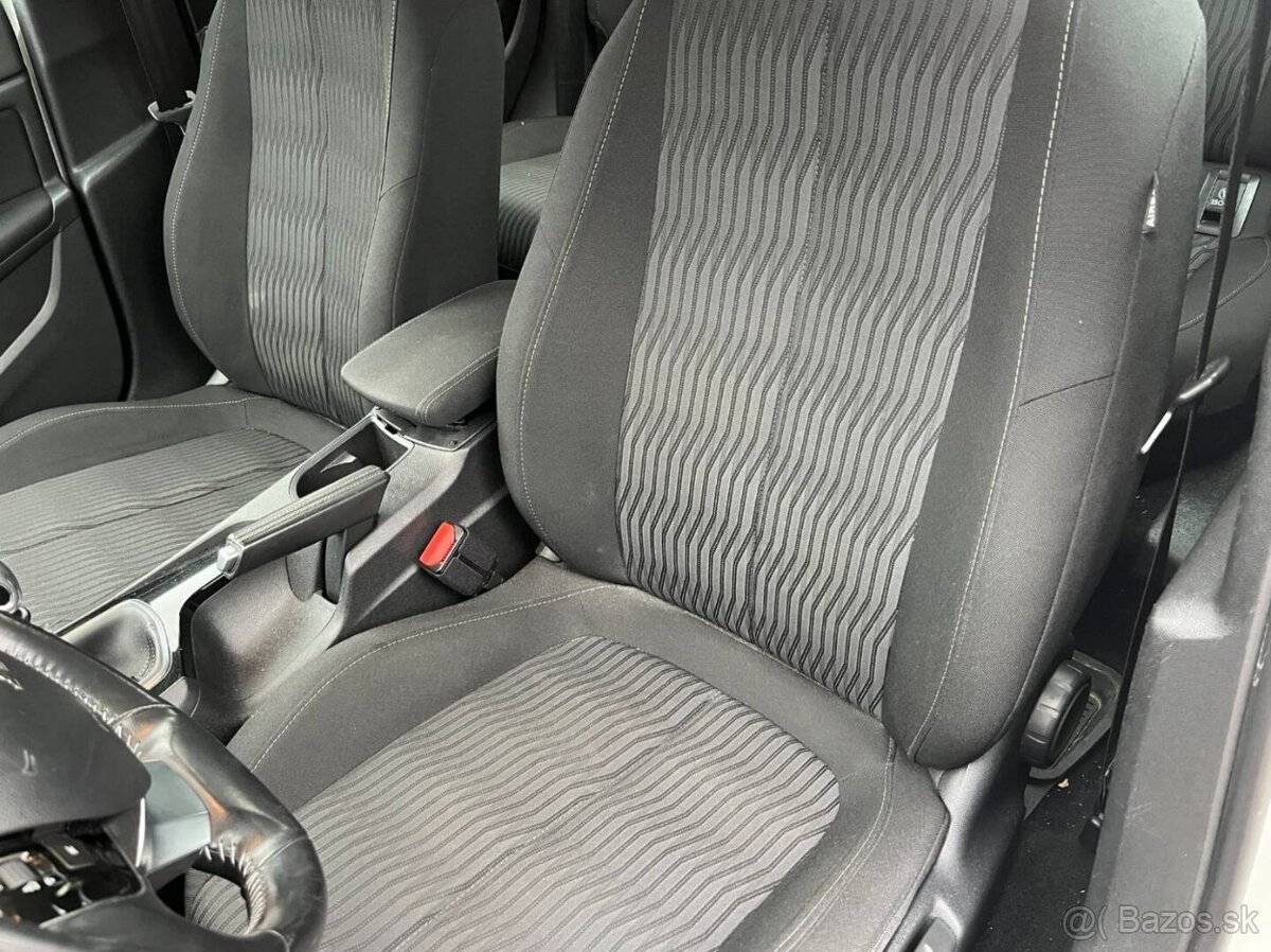 Peugeot 308 1.2 - 12