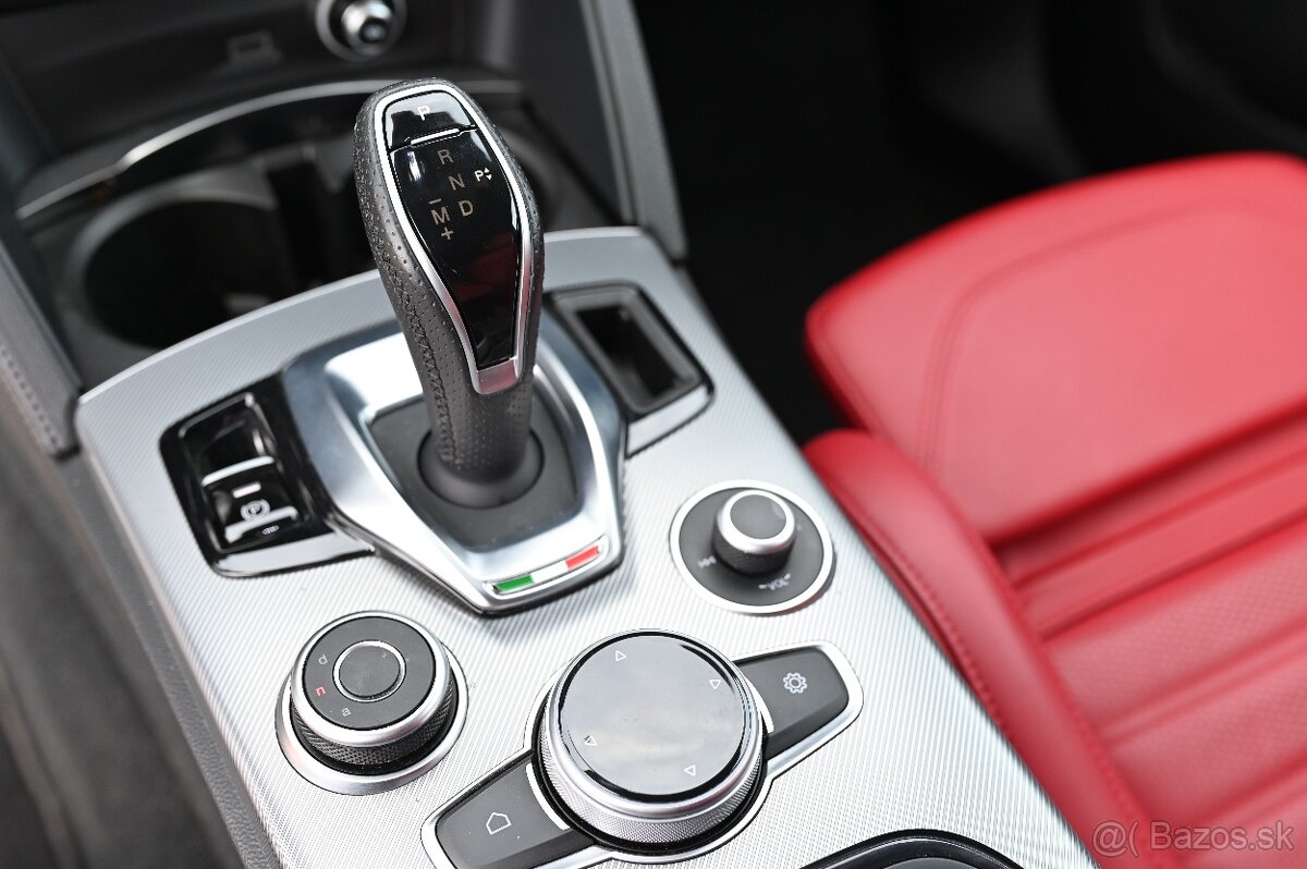 Alfa Romeo Stelvio Q4 VELOCE - 12