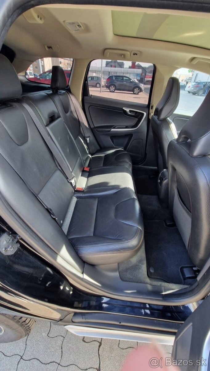 Volvo xc60 2,4D D5 151kw 4x4 - 12