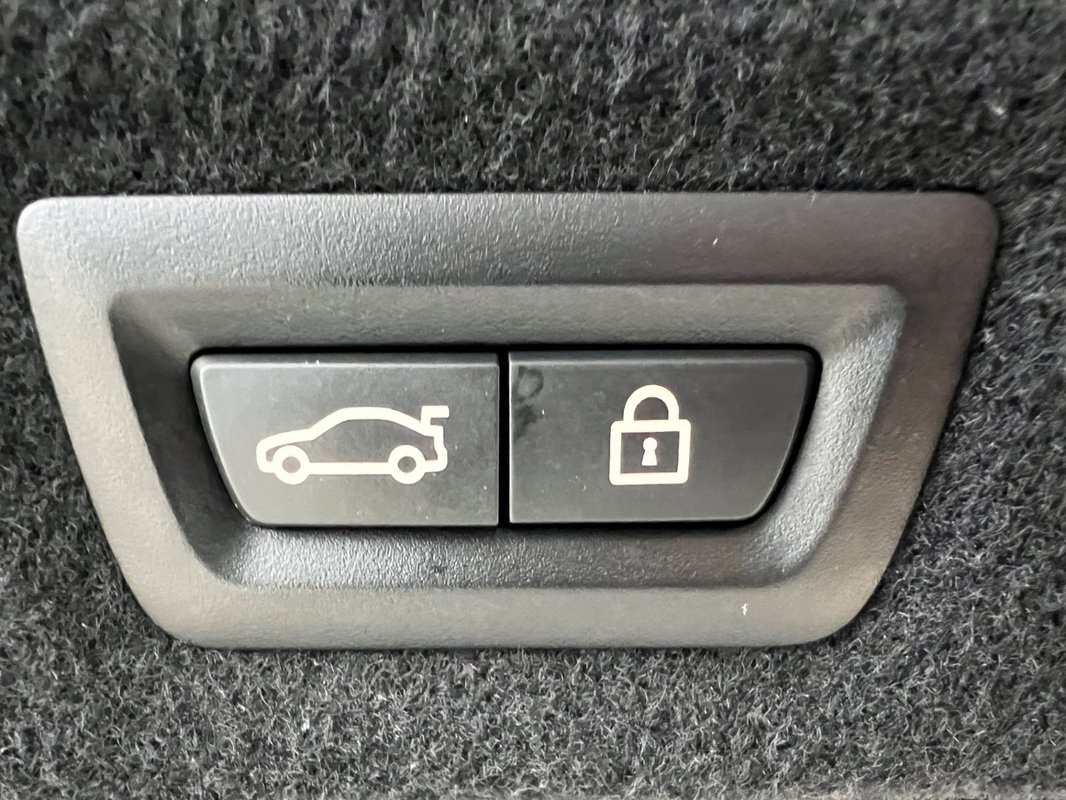 BMW Rad 8 Coupé 840d xDrive M-PERFORMANCE / SWAROVSKI - 12