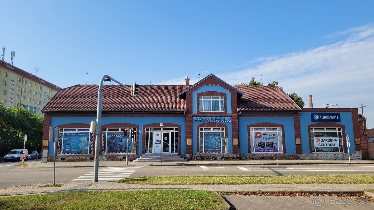 Půdní prostor o podlahové ploše 290 m² - 12