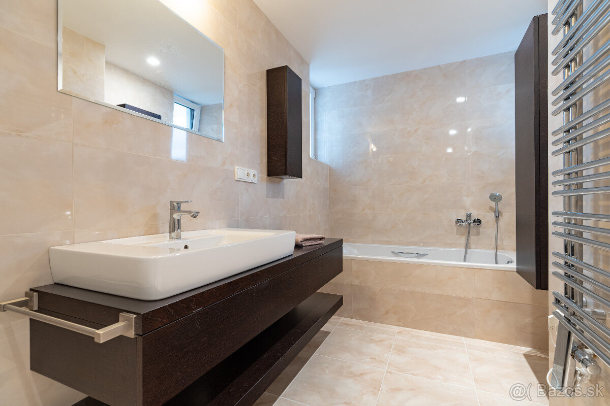 LUXUSNÝ 4 IZB BYT (Penthouse) s TERASOU s VÝHĽADOM na MESTO - 12