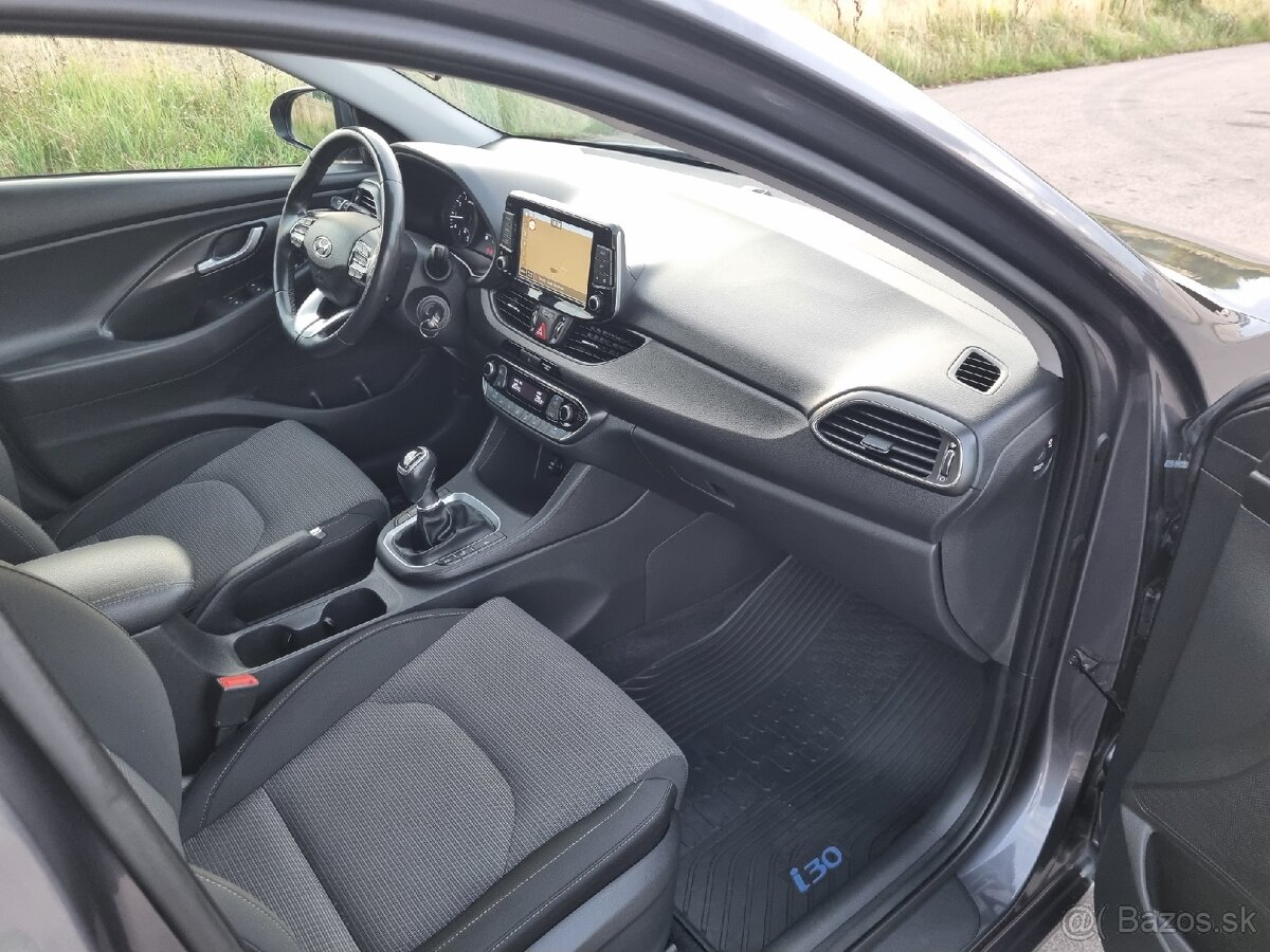 Hyundai i30 Combi 1.4 Benzín 74kw - 12