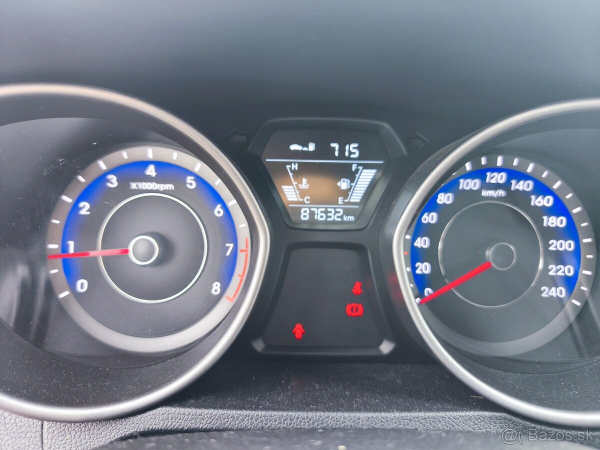 Hyundai Elantra Sedan 1.6 benzín 97kW manuál - 12