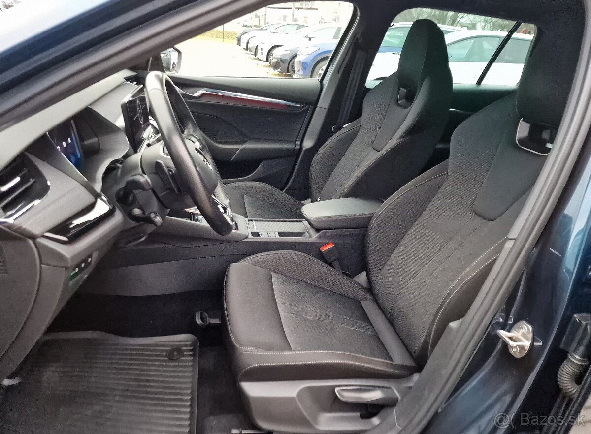 ŠKODA OCTAVIA COMBI 2.0 TDI STYLE DSG - 12