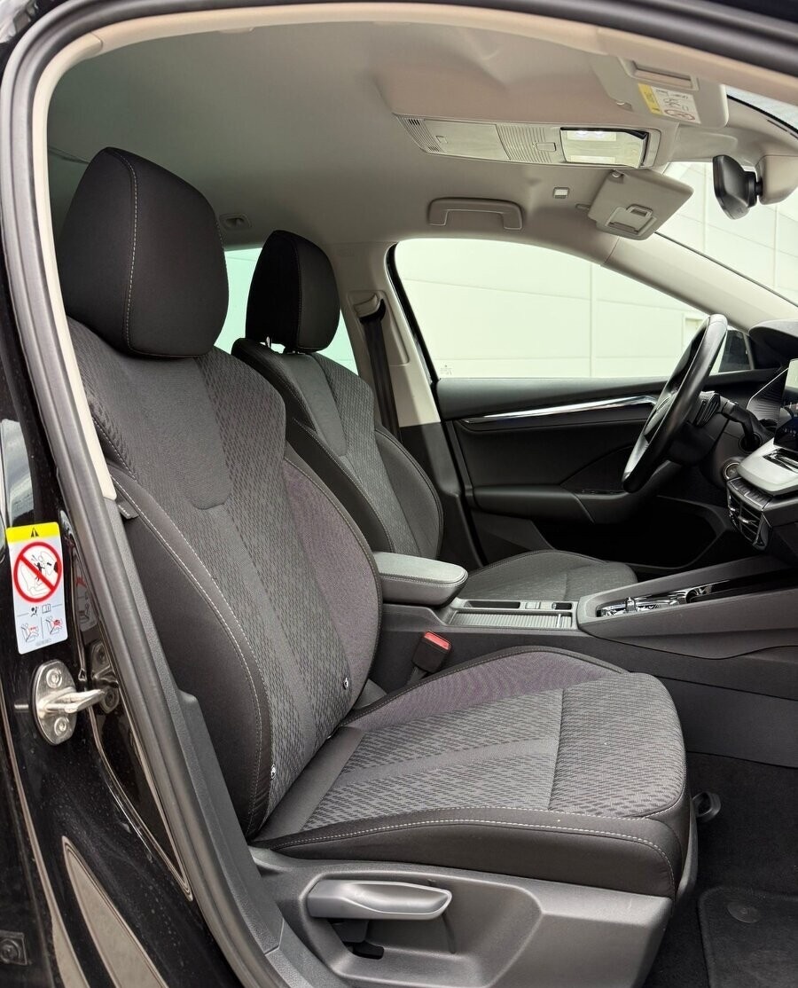 ŠKODA OCTAVIA IV COMBI 2.0 TDI DSG - 12