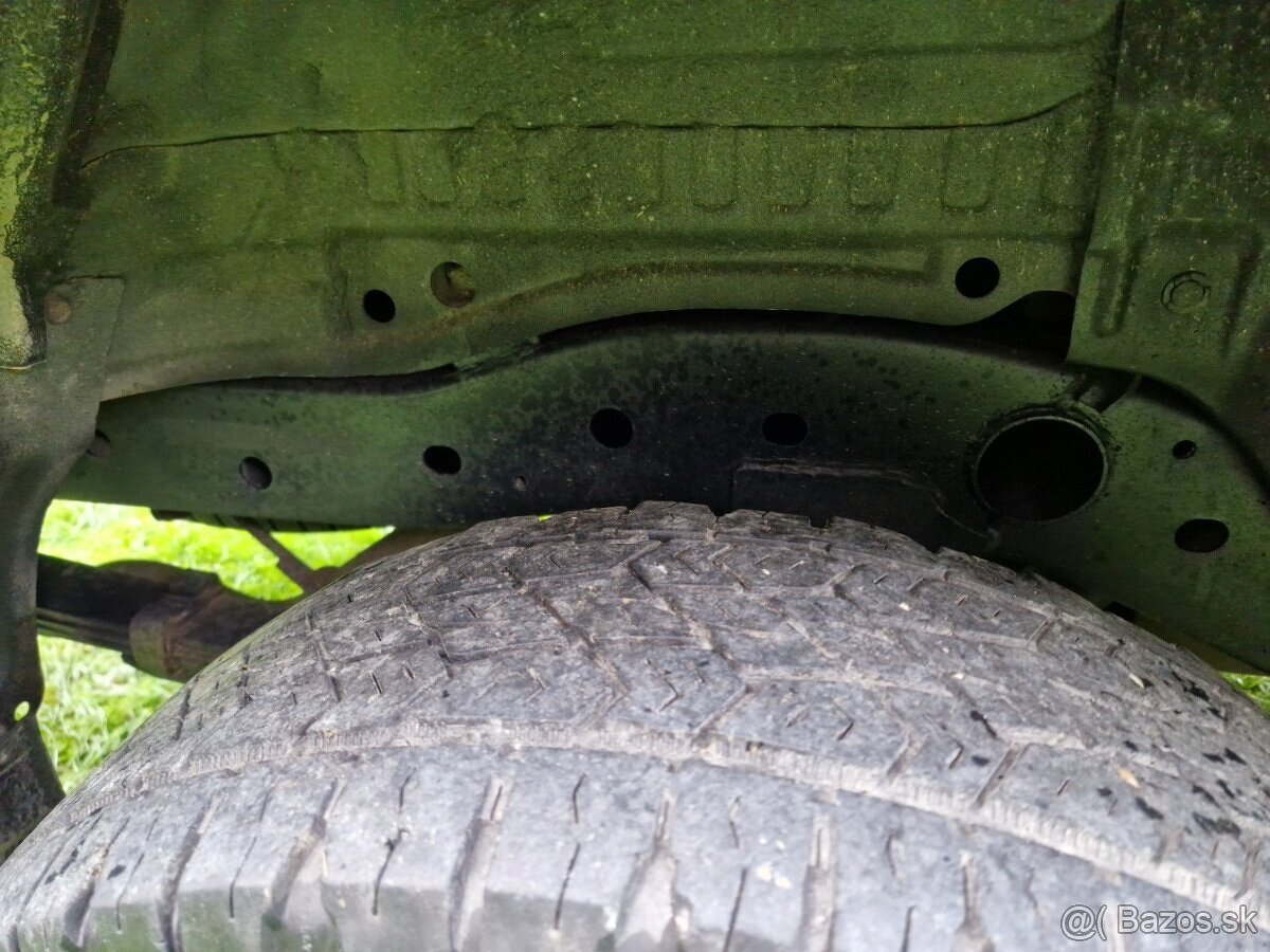 MITSUBISHI L200 2019 2.4D-ID 4X4 + UZÁVIERKA ZAD. DIF. - 12