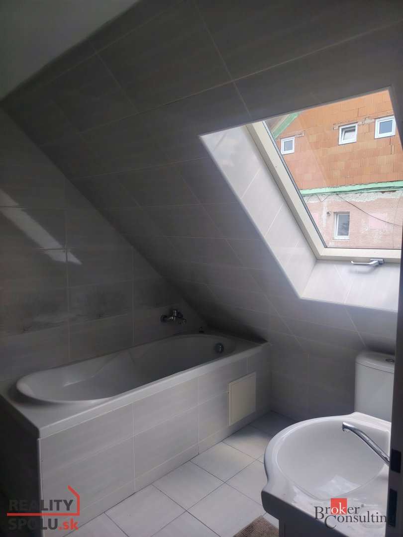 predaj rodinného domu v Tuhrine - 12