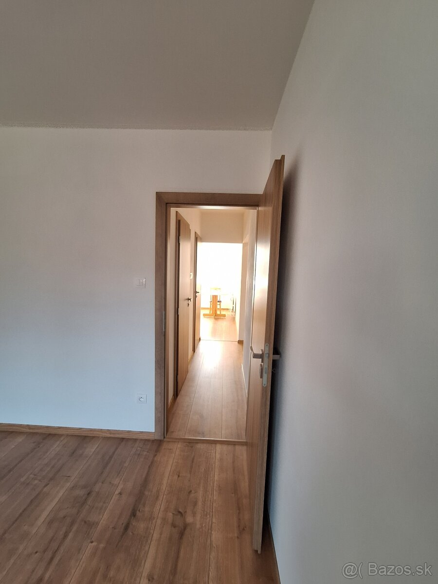 Prenajmem 3 izbový byt v Podlaviciach - 12
