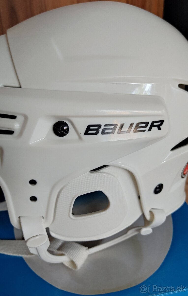 HOKEJOVÁ HELMA - 12