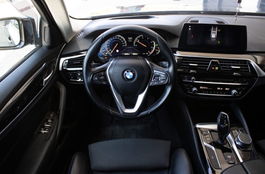 BMW 520d xDrive Touring z roku 2018 - 12