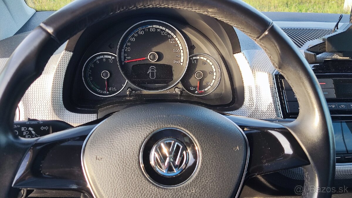 Volkswagen e-UP - 12