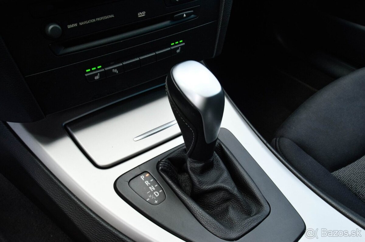 BMW E90 Rad 3 325i A/T - 12