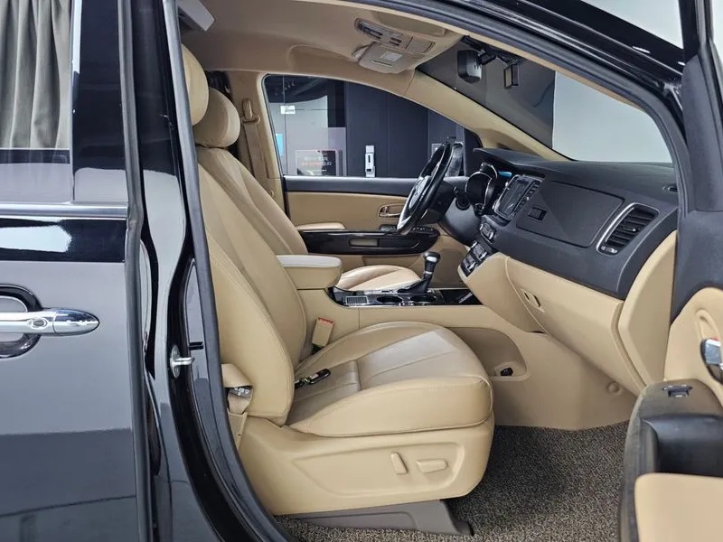 2020 KIA CARNIVAL HI-LIMOUSINE 2.2CRDi - 12