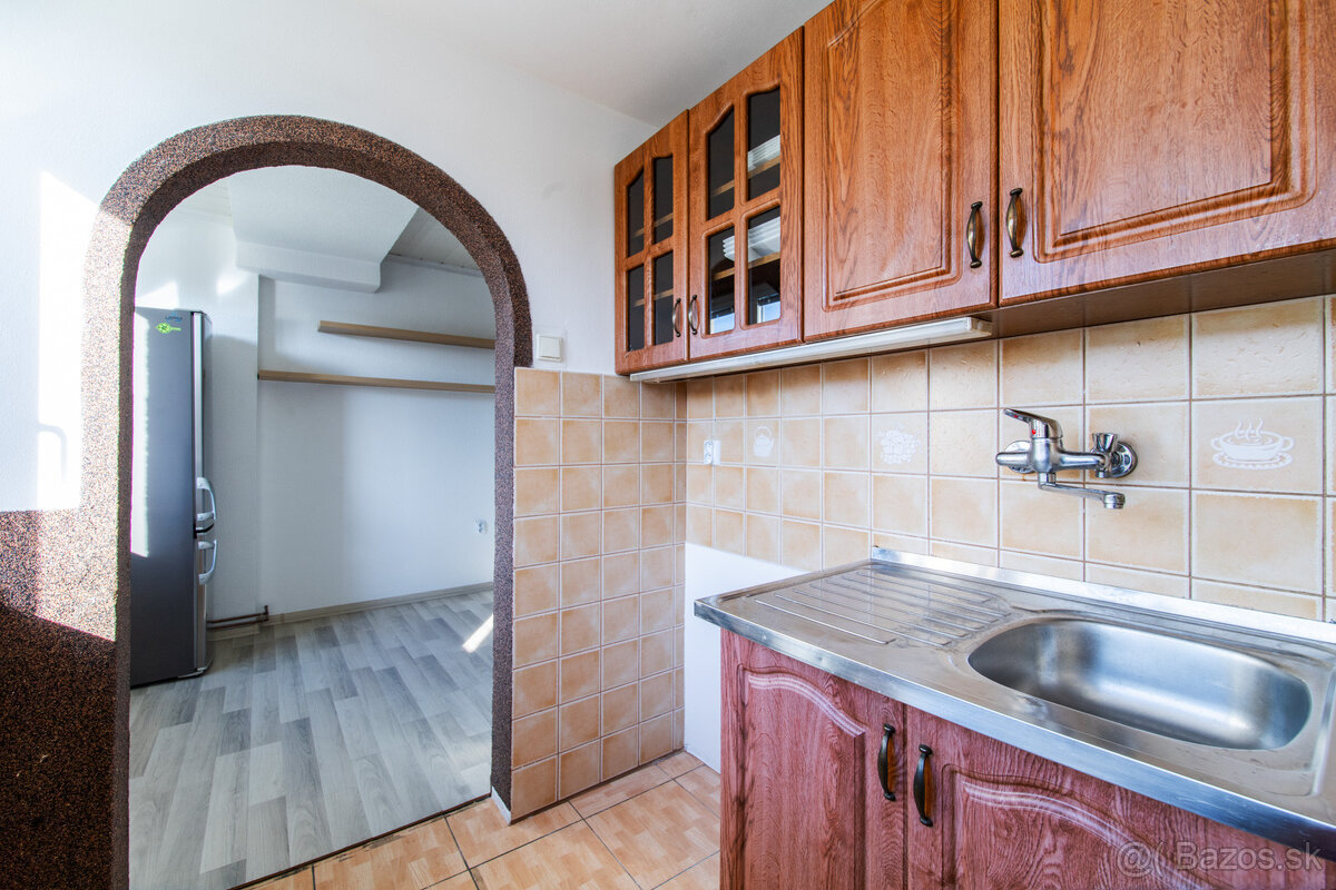 Na predaj priestranný 3-izbový byt v Zákamennom - 12