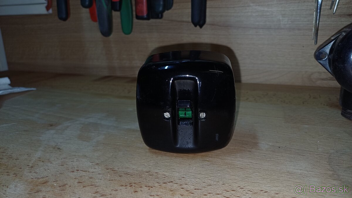 Staré bakelitove elertro veci. - 12