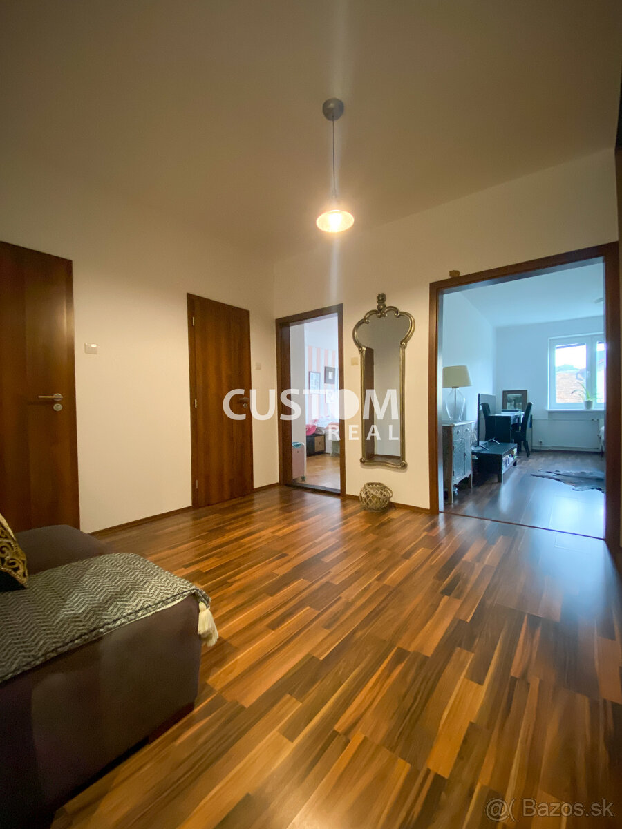 Veľký 2 izbový zrekonštruovaný byt s balkónom v centre - 12