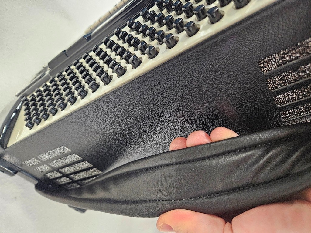 akordeon Weltmeister Saphir 120 basovy - 12