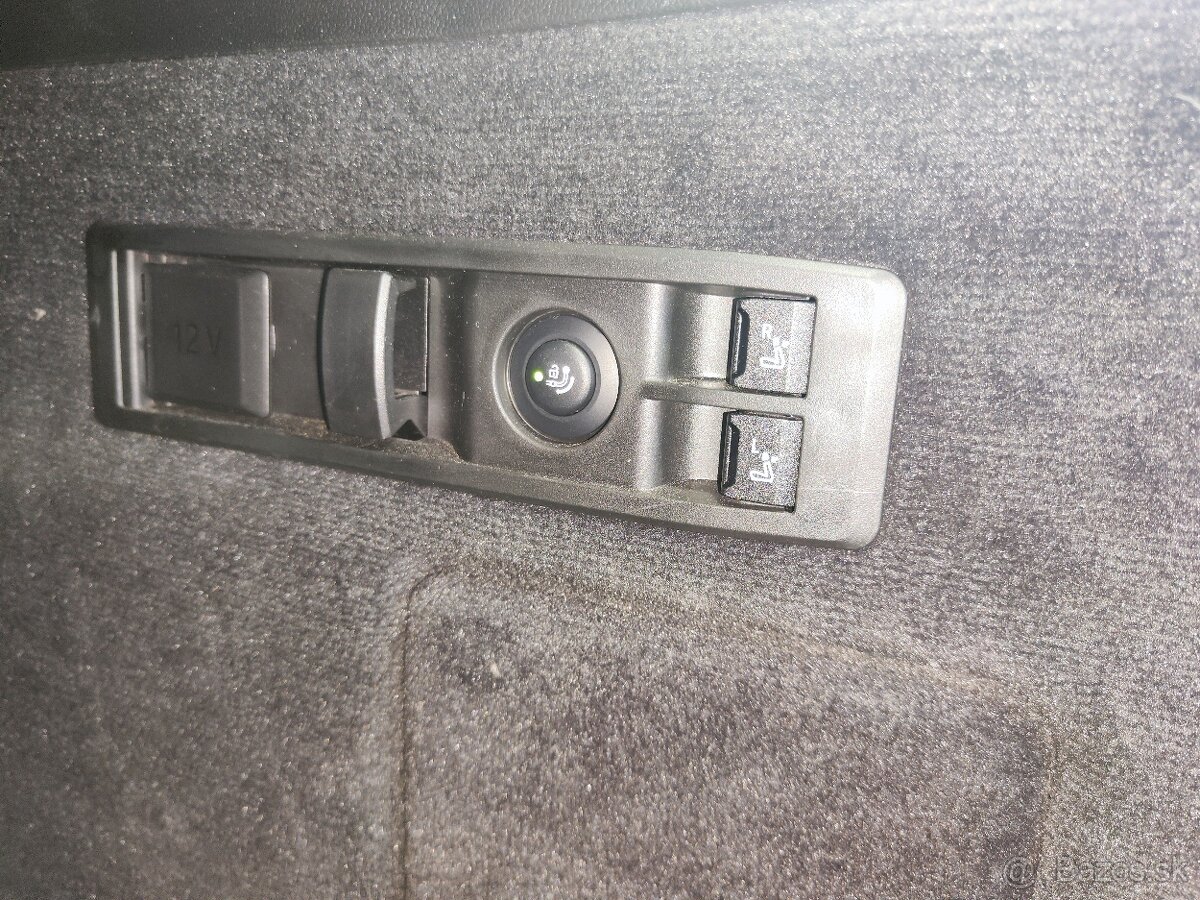 IX xDrive 50, fuul výbava - 12