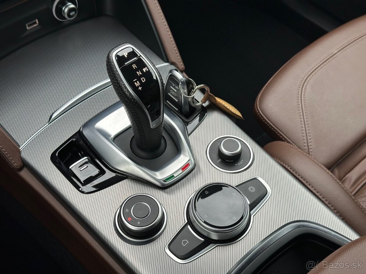 Alfa Romeo Stelvio Veloce 2.0 280 koní - 12