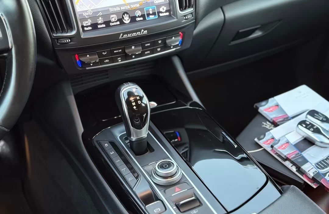 MASERATI LEVANTE 3.0 D - 12
