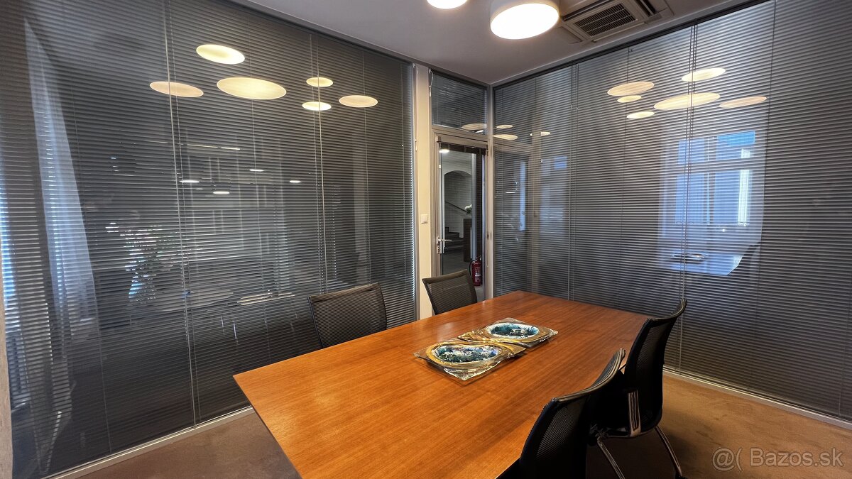 Prenájom kancelárií v historickej budove v centre Bratislavy - 12