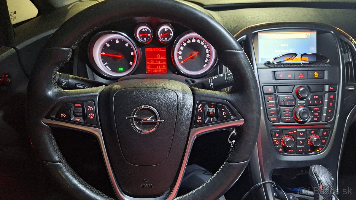 Opel Astra J sportstourer - 12